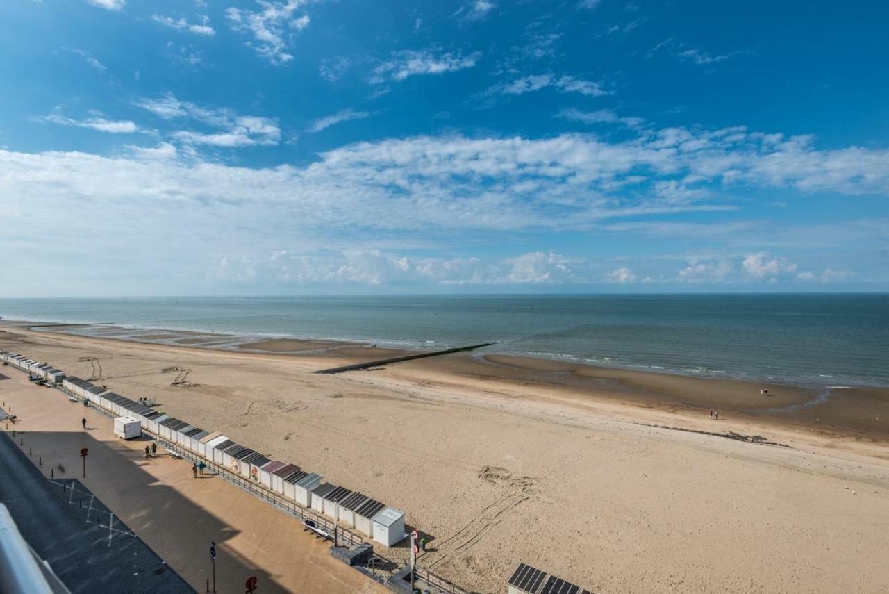 Studio Zwembad Met Frontaal Zeezicht Oostende Bagian luar foto