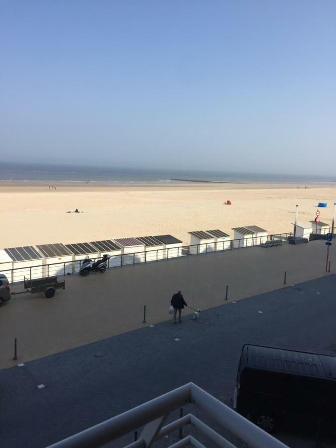 Studio Zwembad Met Frontaal Zeezicht Oostende Bagian luar foto