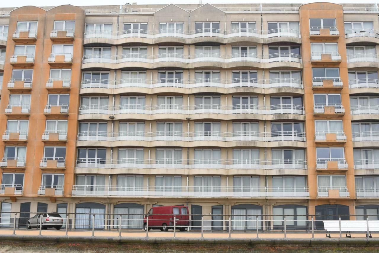 Studio Zwembad Met Frontaal Zeezicht Oostende Bagian luar foto