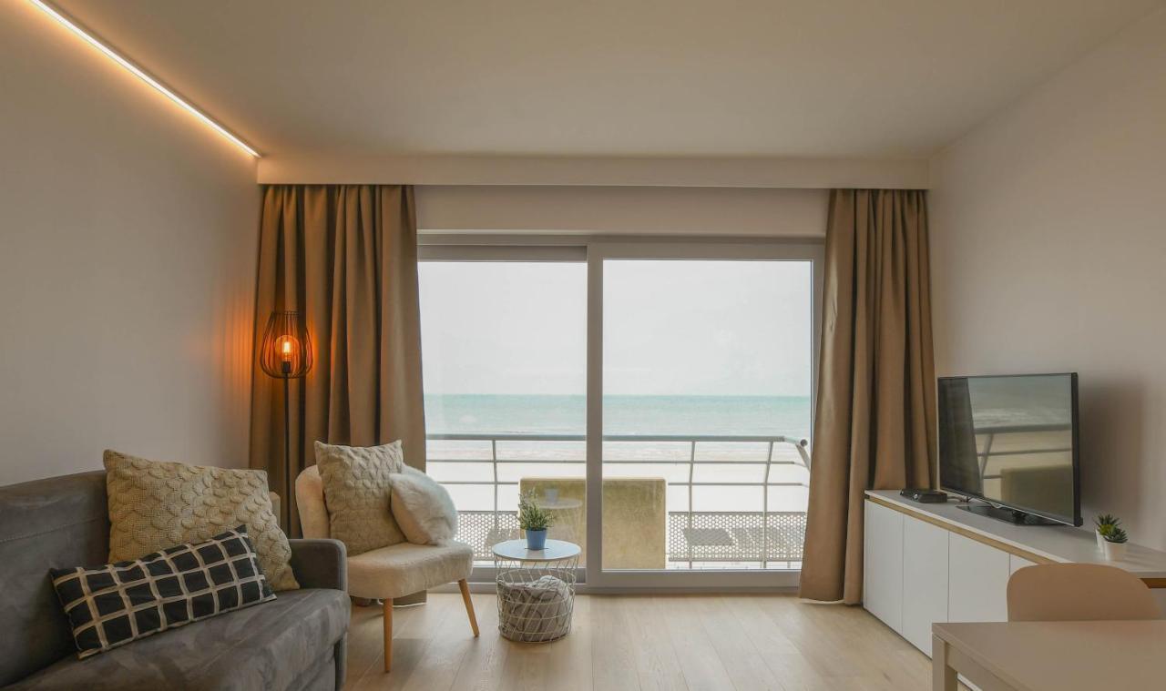 Studio Zwembad Met Frontaal Zeezicht Oostende Bagian luar foto
