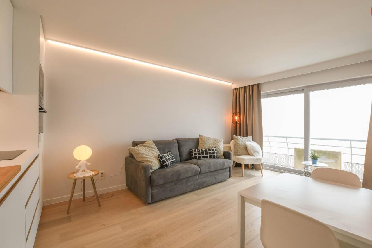 Studio Zwembad Met Frontaal Zeezicht Oostende Bagian luar foto